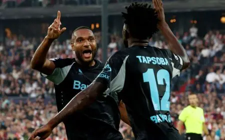 مدافع ليفركوزن يطرد لاعبين من صفوف برشلونة