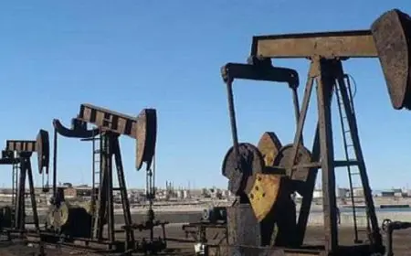 فائض المعروض يطارد النفط.. برنت يخسر 2.5% في أسبوع