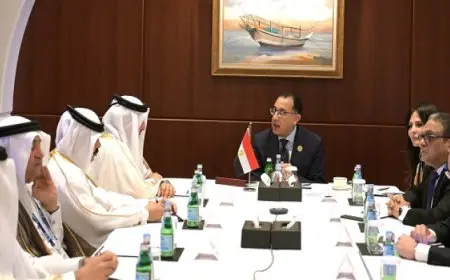 رئيس الوزراء يلتقي وفد رجال أعمال غرفة التجارة والصناعة القطرية لبحث الفرص الإستثمارية