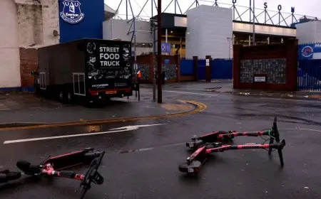 “دارا” ينهي حلم مشجع أسترالي لحضور مباراة إيفرتون وليفربول