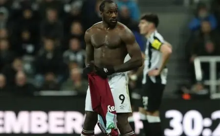 “قلوبنا معه”.. وست هام يعلن تعرض المهاجم أنطونيو لحادث سير