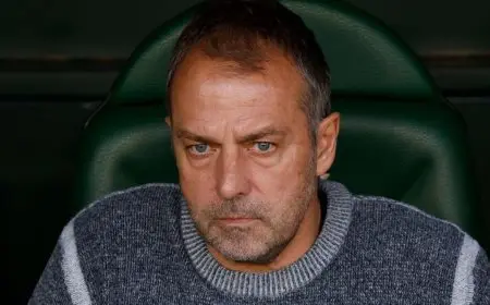 لماذا طرد الحكم هانزي فليك في مباراة بيتيس وبرشلونة؟