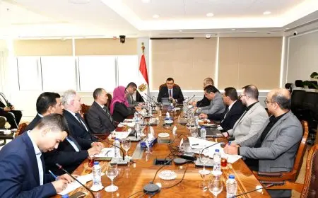 وزير الإسكان يتابع سير العمل بقطاع الشئون المالية والإدارية بهيئة المجتمعات