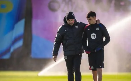 “وجوه متجهّمة” ولهجة عنيفة لهانزي فليك بعد إخفاقات برشلونة