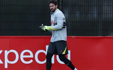 أليسون يعود لمرمى ليفربول.. لكن سلوت يحذّره بشدة