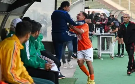 أحمد شاهين يعتذر لمدرب المنصورة على الهواء.. و«رد فعل مفاجئ من الأخير»| فيديو