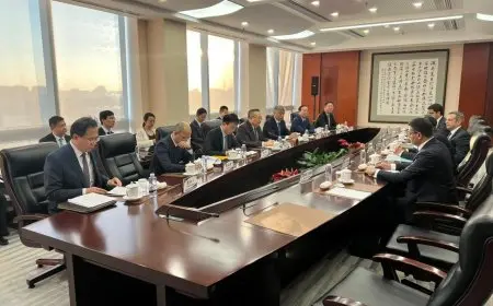 وزير الخارجية يلتقي بوزير دائرة العلاقات الدولية باللجنة المركزية للحزب الشيوعي الصيني