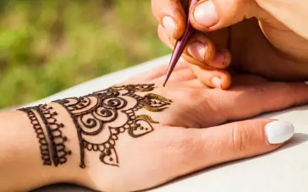 الحنة عند المصريين.. رمز الفرحة ووداع العزوبية وفوائد علاجية
