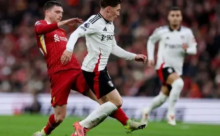 ليفربول في ورطة.. طرد روبرتسون بعد 17 دقيقة أمام فولهام