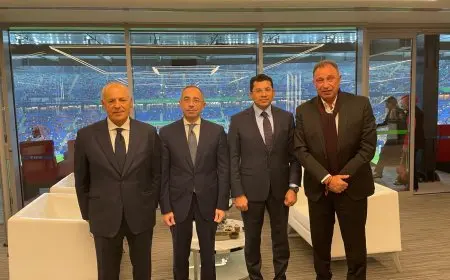 وزير الرياضة يصل إلى ستاد «974» بالدوحة لمؤازرة الأهلي أمام باتشوكا