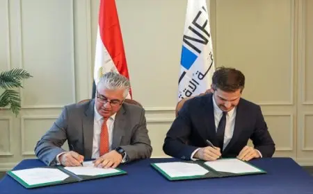 بال .. رئيس اقتصادية قناة السويس يُوقع مشروعين جديدين بالقنطرة غرب الصناعية