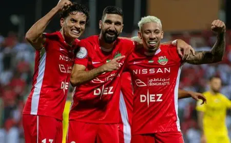 شباب الأهلي يضرب الوصل بثلاثية ويقترب من المتصدر الشارقة