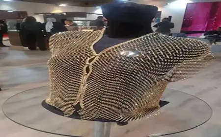 “جاكت وشال” ذهب بمعرض نيبو المصري والسعر بالملايين- صور