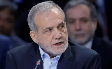 الرئيس الإيراني يصل القاهرة لحضور قمة مجموعة الثماني الإسلامية النامية