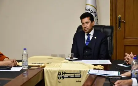 وزير الرياضة يناقش مستجدات أعمال اللجنة العليا لماراثون زايد الخيري