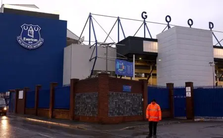 مجموعة “فريدكين” الأميركية تشتري 98.8% من أسهم نادي إيفرتون