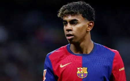 100 سماعة رأس.. يامال يُفاجئ ناشئي برشلونة بهدية قيمة