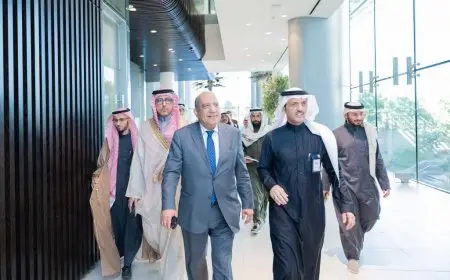 وزير الكهرباء يبحث مشروعات تخزين الكهرباء بأنظمة البطاريات بالسعودية