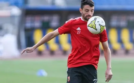 ضربة موجعة للأهلي قبل مواجهة شباب بلوزداد .. إصابة طاهر محمد طاهر