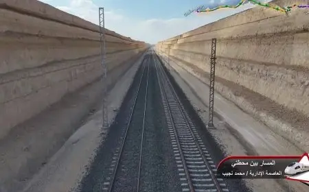 النقل تكشف عن أحدث صور لتركيب قضبان الخط الأول من القطار السريع