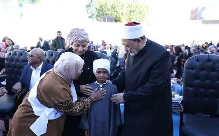 لفتة إنسانية.. الإمام الأكبر يجبر بخاطر تلميذ أزهري في الأقصر