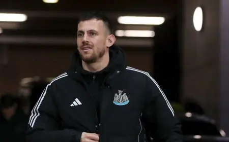 مدرب نيوكاسل يستبعد “حالياً” رحيل حارسه مارتن دوبرافكا للشباب