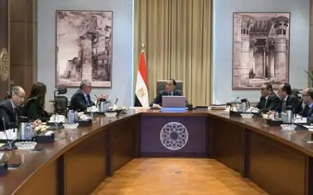 رئيس الوزراء يتابع مع رئيس اقتصادية قناة السويس عددا من ملفات العمل
