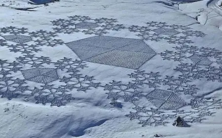 بمهارة التزلج.. رجل يُبدع لوحات فنية على الجليد