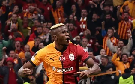 شرط غريب من نابولي للموافقة على رحيل أوسيمين إلى يونايتد