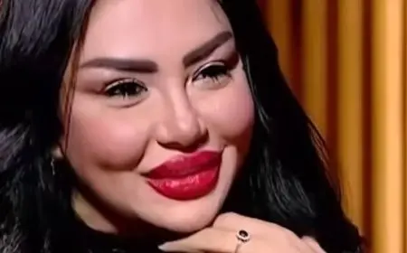 ايمان ايوب تزيل الميكاب على الهواء لايف وترد على الانتقادات بشأن عمليات التجميل