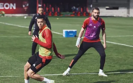 عمر كمال عبد الواحد يتعرض لحادث سير