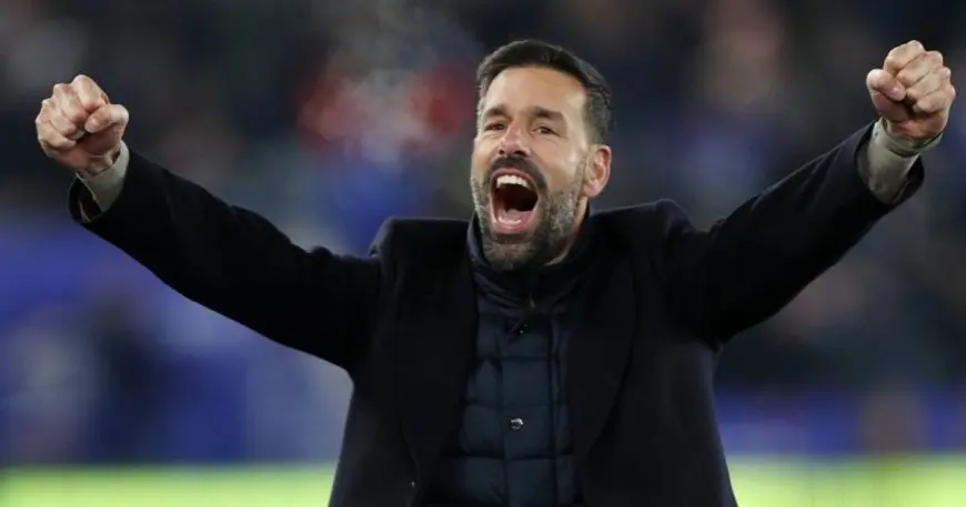 نيستلروي يصدم مان يونايتد بمقارنة ليستر سيتي بريال مدريد