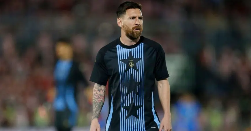 ميسي “يفتقد مشجعي” برشلونة ويكشف أكثر شخصين أثّرا فيه