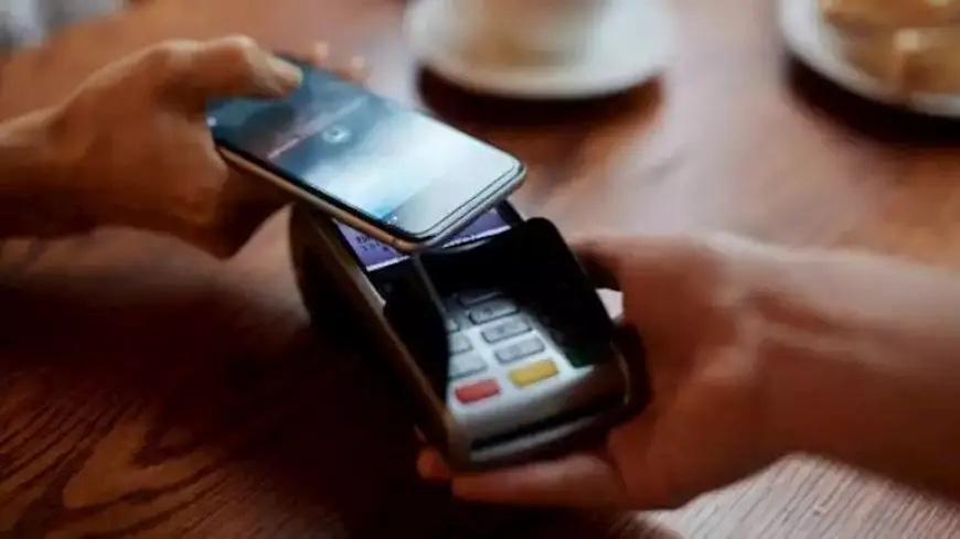 شركات المحمول الأربعة تتيح الدفع بخاصية “Apple Pay”.. تعرف على التفاصيل