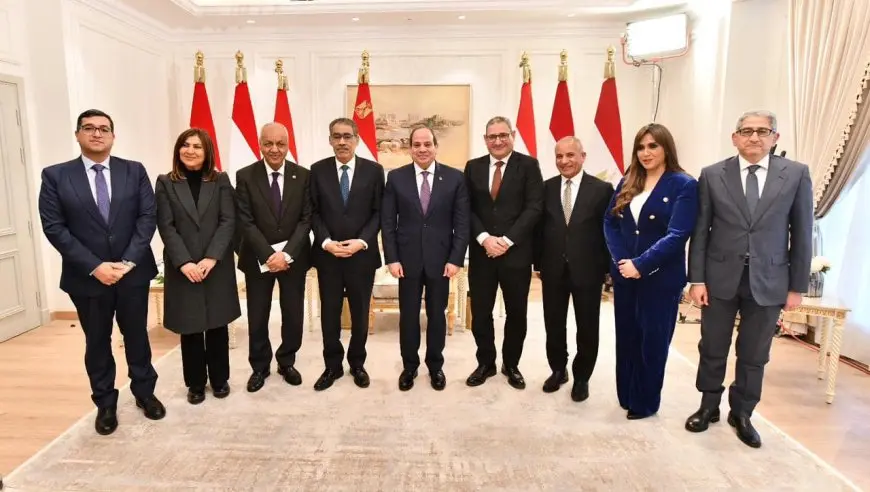 الرئيس السيسي يلتقي بعدد من سيدات ورجال الصحافة والإعلام