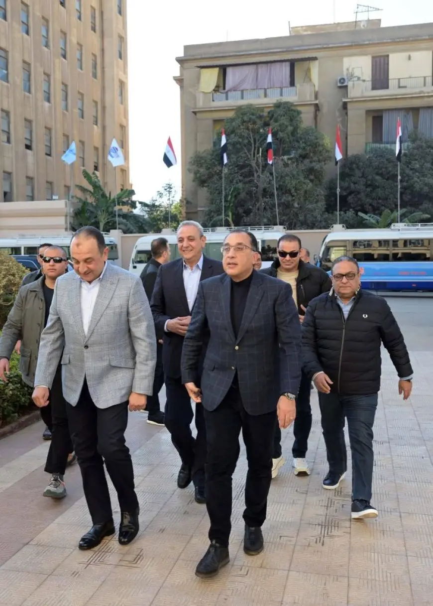 مدبولي يتفقد شركة مصر للغزل والنسيج والمصانع القديمة بالمحلة الكبرى
