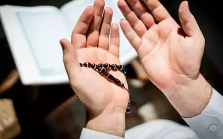 دعاء الايام البيض من شهر رجب..”اللَّهُمَّ إنِّي أَعُوْذُ بِعِزَّتِكَ لا إِلهَ إِلاَّ أنْتَ أنْ تُضِلَّني، أنْتَ الحَيُّ الَّذي لاَ يَموتُ وَالجِنُّ والإِنْسُ يَمُوتُونَ”