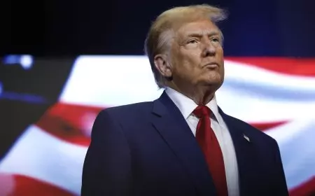 ترامب يوقع أوامر تنفيذية جديدة ويكشف عن مواقف حاسمة تجاه قضايا دولية ضد ترامب والمكسيك