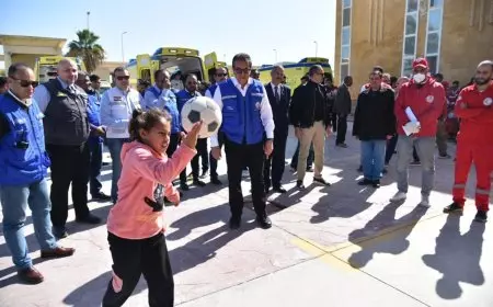 وزير الصحة يتفقد الحالة الصحية للمرضى والمصابين بمعبر رفح البري