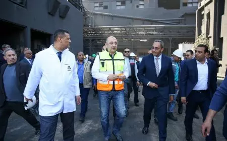 وزير قطاع الأعمال العام في جولة ميدانية موسعة بمصانع مجمع الألومنيوم بنجع حمادي