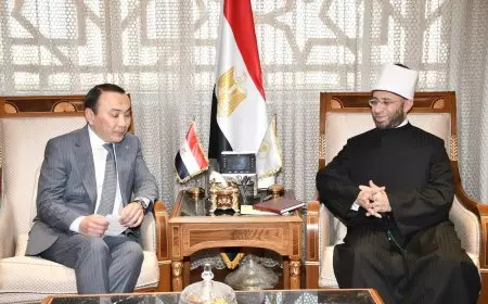 وزير الأوقاف يستقبل سفير كازاخستان لبحث تعزيز التعاون الديني والثقافي بين البلدين.. صور