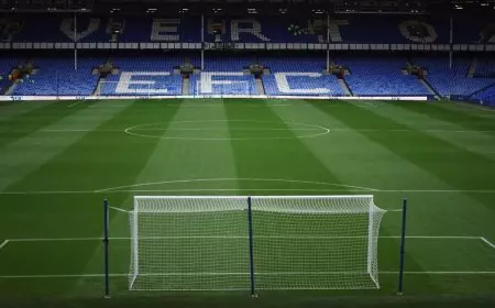 10 آلاف مشجع يختبرون ملعب إيفرتون الجديد