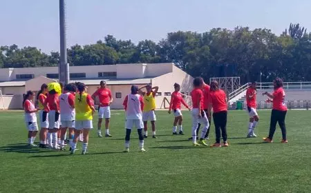 منتخب الكرة النسائية يؤدي تدريبه الأول في رواندا