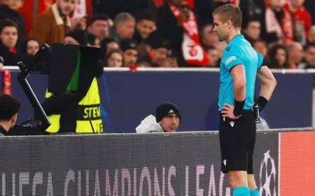 مشجع يعرض 50 يورو على حكم.. وبعدها بلحظات ألغى ركلة جزاء