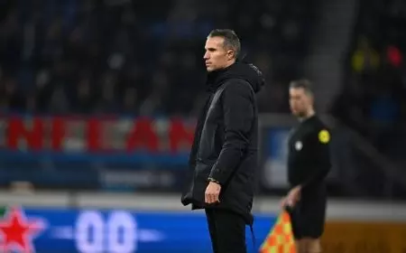 فينورد على أعتاب التعاقد مع المدرب فان بيرسي