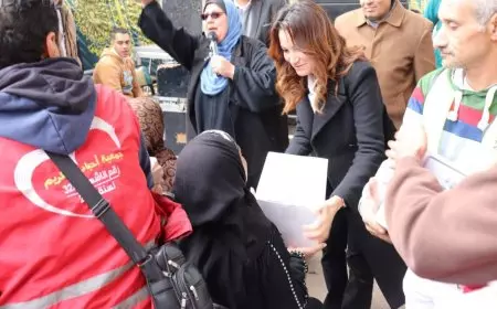 نائب محافظ الجيزة تشهد توزيع 1000 كرتونة مواد غذائية على الأسر الأولي بالرعاية