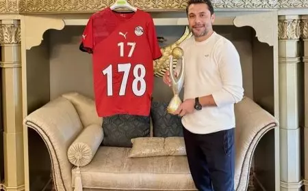 قائد مصر السابق يهاجم كاراغر ويتهمه بالعنصرية بسبب محمد صلاح