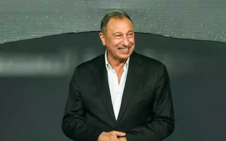 محمود الخطيب يتوج بجائزة التميز الرياضي كأفضل رئیس نادٍ