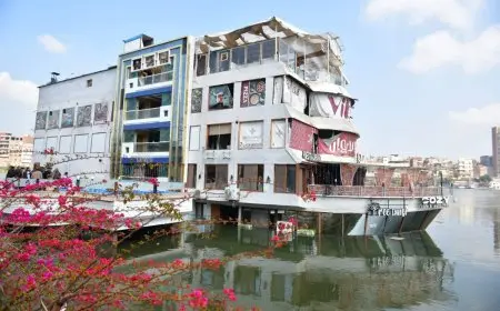 جنوح مركب عائم بالنيل في المنصورة بعد تسرب مياه إلى الدور الأرضي