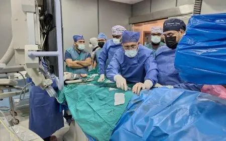 الصحة تعلن نجاح عملية دقيقة لتغيير الصمام الرئوي بالقسطرة في أكاديمية قلب المبرة